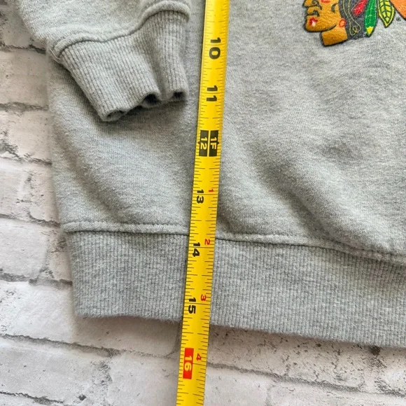 Chicago Blackhawks Kids Gray Sweatshirt - Picture 3 of 4